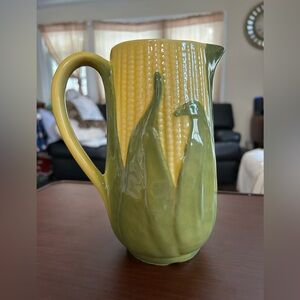 Vintage Shawnee pottery Corn King H2O pitcher. Produced from ‘46-‘54. 8”x4”x3.5”